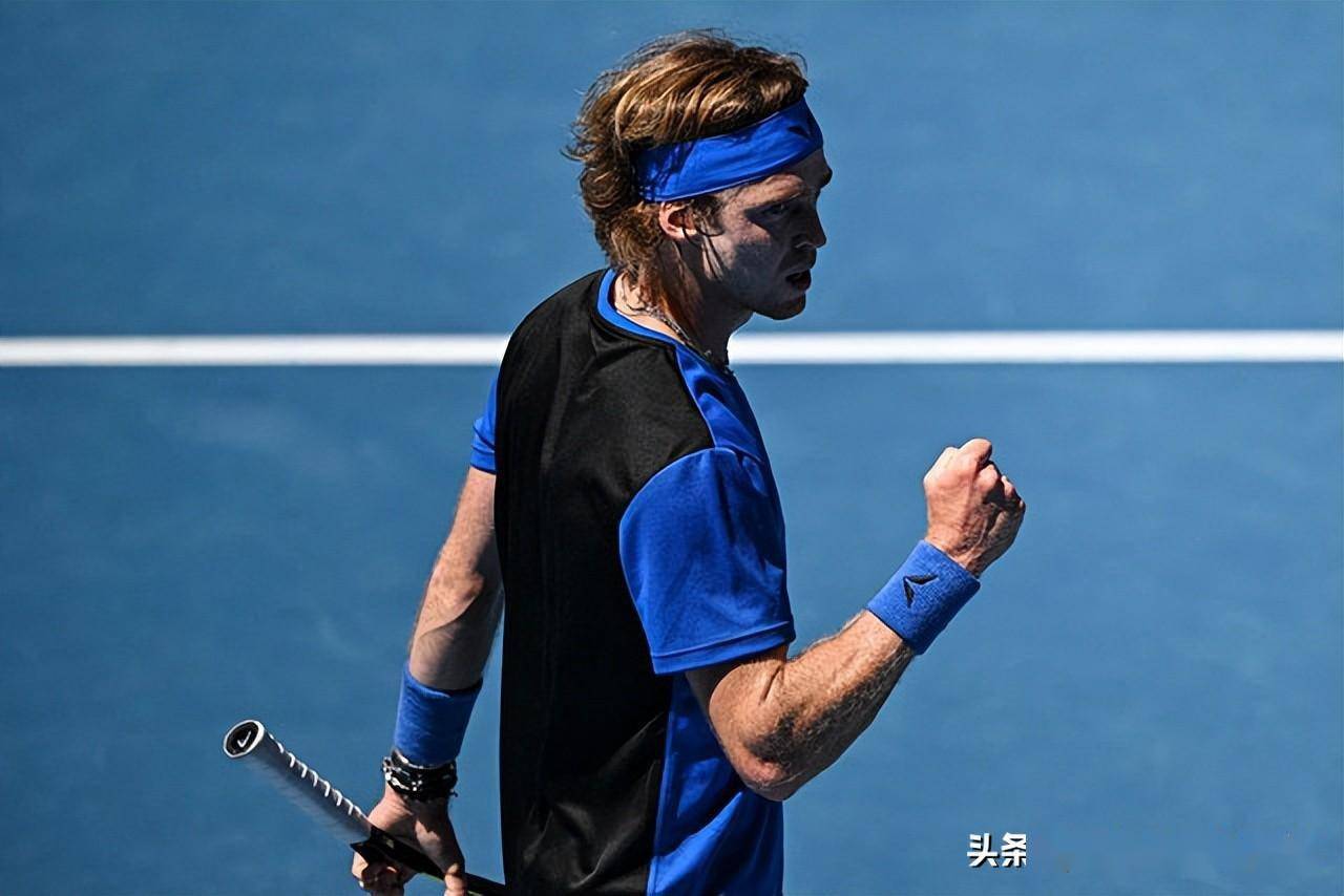 开云体育-包含蒂姆回归赛场，问鼎冠军首场状态亮眼，加拿大队观众沸腾！的词条